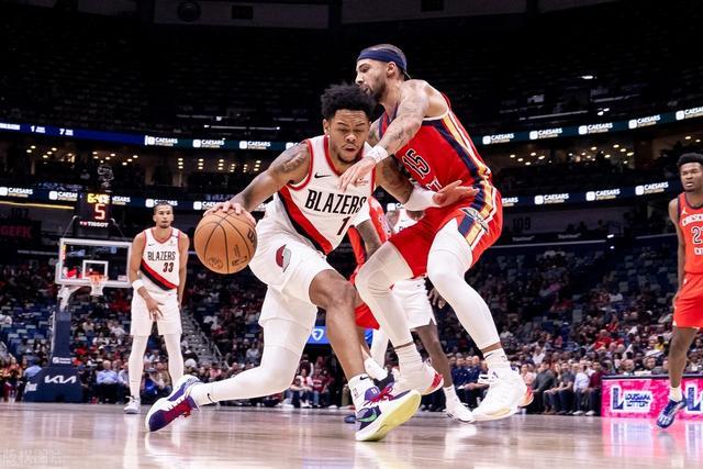 中国男篮生死战变阵：胡明轩代替李凯尔进首发