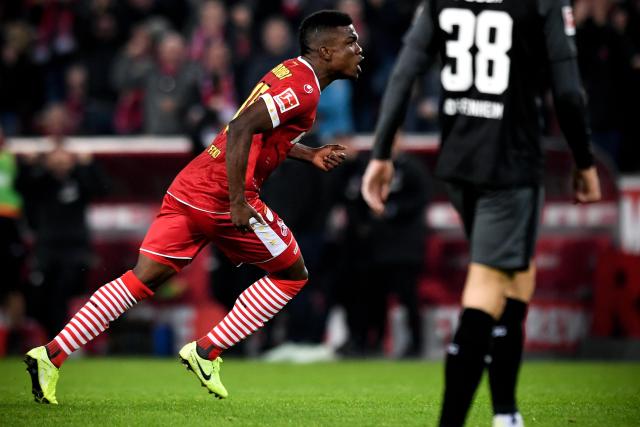 利拉德35+11雄鹿力克快船 鹈鹕轻取老鹰4连胜